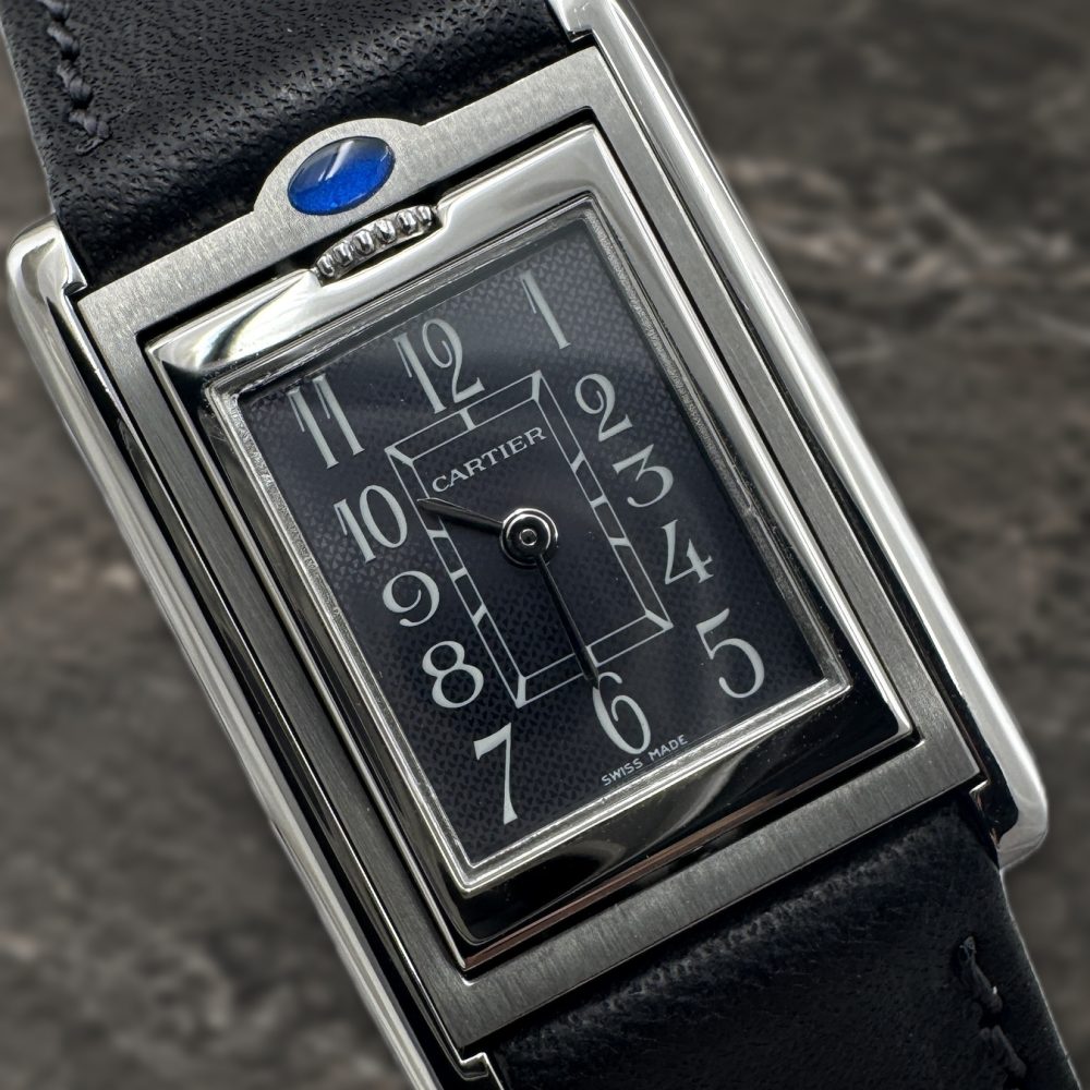 Cartier Tank Basculante 2386 in acciaio: quadrante vista ravvicinata