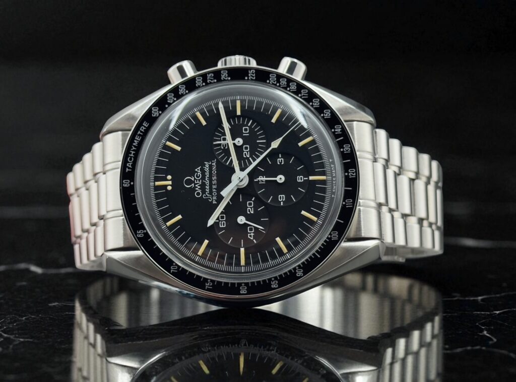 Omega Speedmaster Moonwatch su marmo nero, fotografia MPreziosi