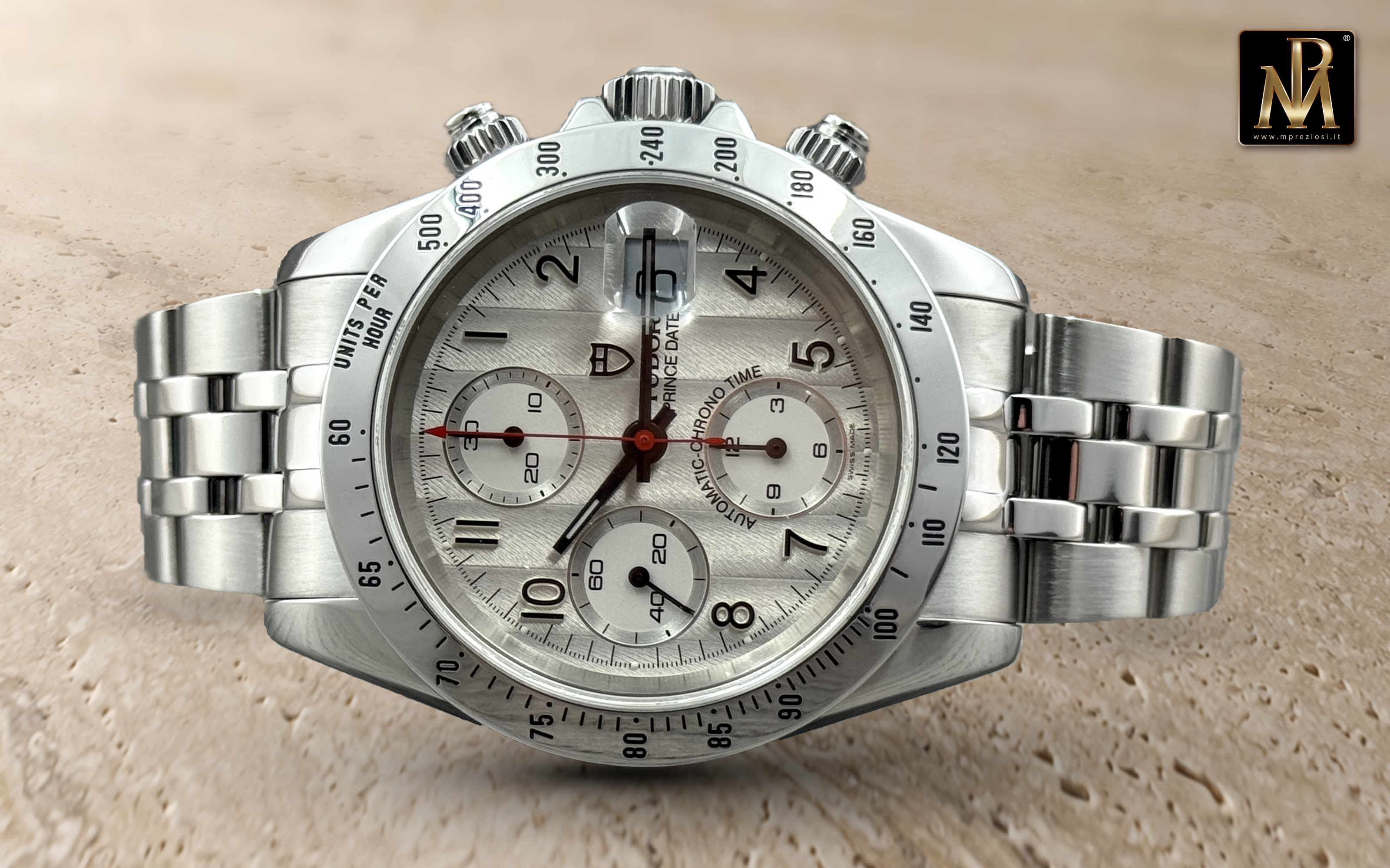Tudor Prince Date 79280P: vista frontale del quadrante argentato, della lunetta tachimetrica e del bracciale in acciaio.