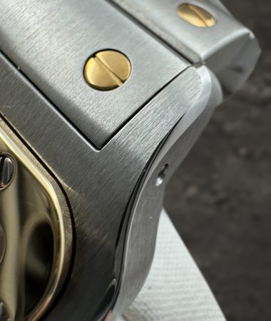 Cartier Santos Galbée 1566 in acciaio e oro: dettaglio ansa viti