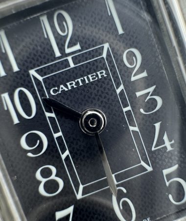 Cartier Tank Basculante 2386 in acciaio: dettaglio quadrante guilloche