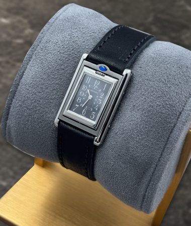 Cartier Tank Basculante 2386 in acciaio: quadrante antracite supporto