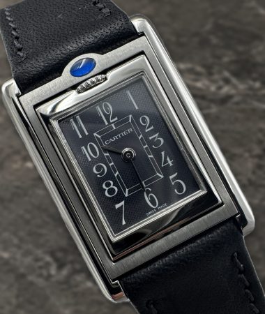 Cartier Tank Basculante 2386 in acciaio: quadrante vista ravvicinata