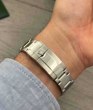 Rolex Yacht-Master 116622, chiusura del bracciale in acciaio indossata al polso.