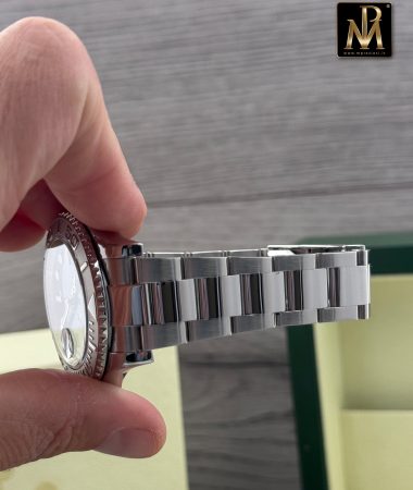 Rolex Yacht-Master 116622, vista laterale della cassa e del bracciale in acciaio.