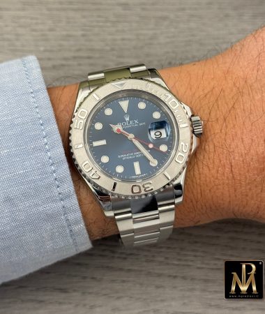 Rolex Yacht-Master 116622 con quadrante blu, indossato al polso.