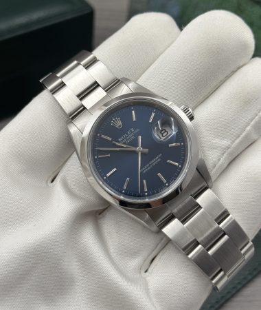 Rolex Oyster Perpetual Date 15200: vista frontale su guanto